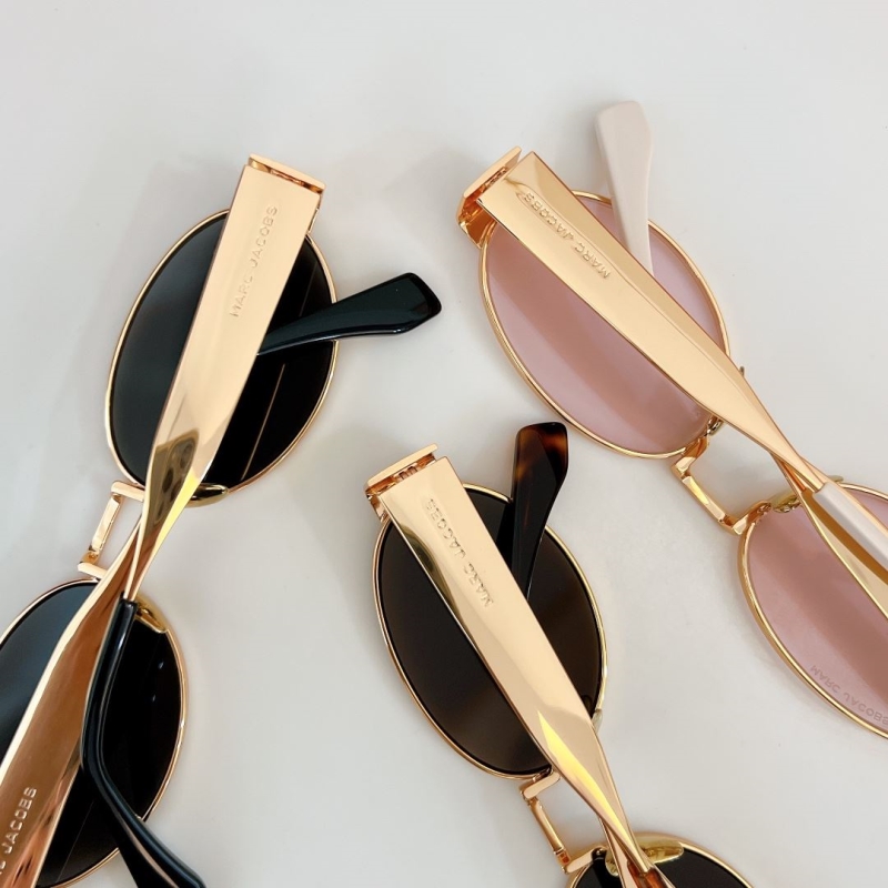 MARC JACOBS